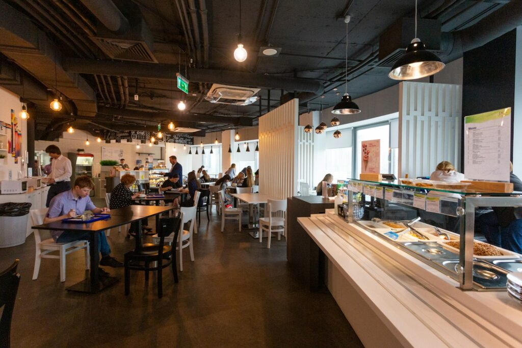 Busy restaurant dining room full of guests, the goal of restaurant social media marketing